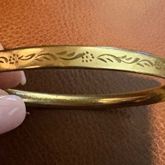Sweet Vintage Victorian Rolled Hollow Gold Bangle Bracelet with Etched Design - Picture 11 of 13